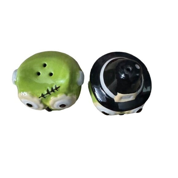 Salt and Pepper‎ Shakers Green Black Owl Pilgrim Thanksgiving Decor - Picture 2 of 5